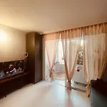 La Maison Parque Jacuzzi Lägenhet *
