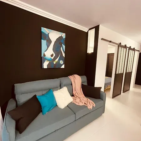 La Maison Parque Jacuzzi Apartment *