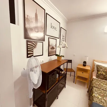 La Maison Parque Jacuzzi Apartment *