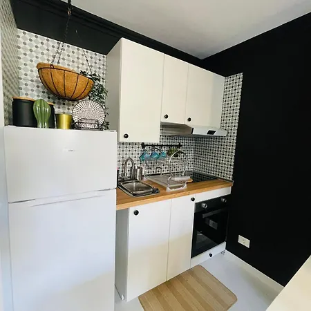 La Maison Parque Jacuzzi Apartment *